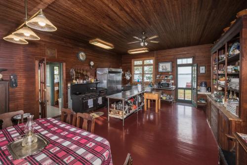 Whiskey River Cottages formerly Seaway Slips in Cape Vincent (NY)