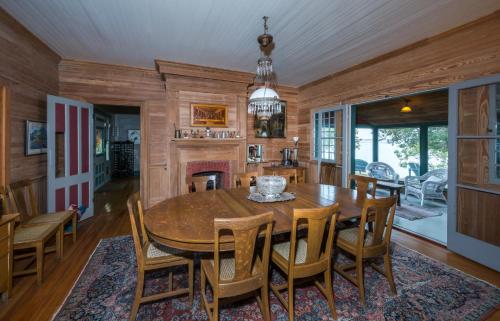 Whiskey River Cottages formerly Seaway Slips in Cape Vincent (NY)