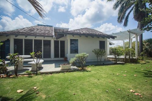 Island Breeze Beach Villa in ดุนกัน