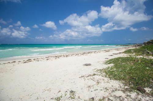 Island Breeze Beach Villa in ดุนกัน