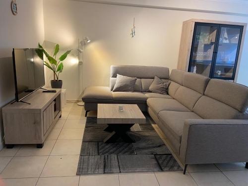 WeLoveOostende - Newly renovated large apartment 150m from the beach - Including bed sheets and final clea-ning