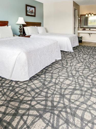 Deluxe Queen Room with Two Queen Beds - Non-Smoking