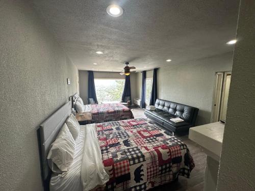 Mountain Trail Lodge and Vacation Rentals