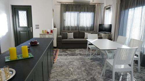 Giorgos’s Luxury Apartment.