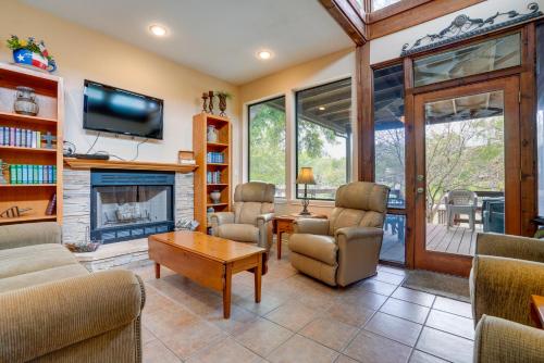 Riverfront McQueeney Duplex with Deck and Gas Grill! in McQueeney, USA