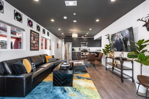 Luxe Rock Bungalow in the Heart of Hollywood