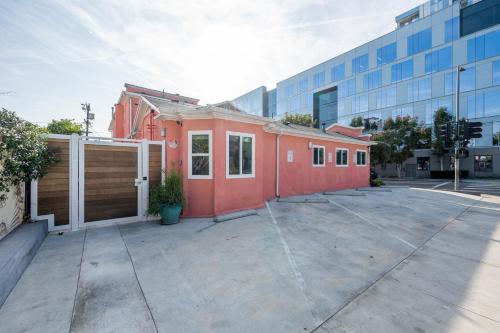 Luxe Rock Bungalow in the Heart of Hollywood