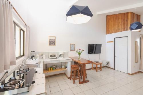 Kitchen, Maoritsio Garden Studios in Santa Teresa