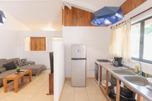 Kitchen, Maoritsio Garden Studios in Santa Teresa