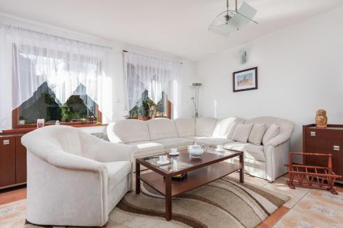 Holiday House "Słoneczna" with Garden by Noclegi Renters