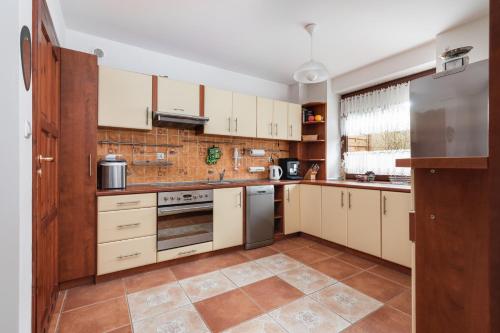 Holiday House "Słoneczna" with Garden by Noclegi Renters