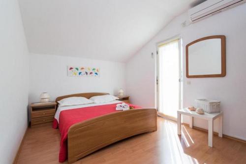 Family-friendly apartments with swimming pool Supetar Brac - 16774 - image 4