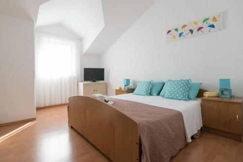 Two-Bedroom Apartment with Terrace and Sea View image 10