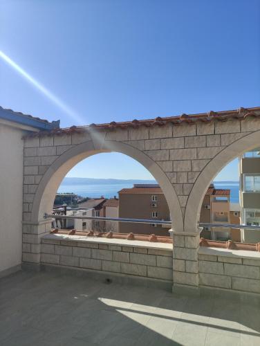 One-Bedroom Apartment with Terrace and Sea View image 5
