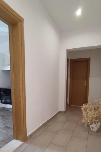 One-Bedroom Apartment image 1
