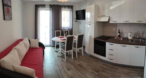 One-Bedroom Apartment image 3