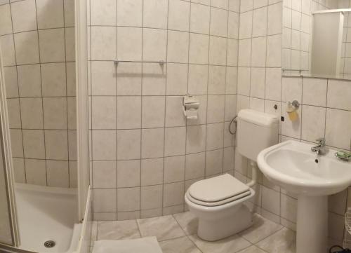 One-Bedroom Apartment with Balcony image 6