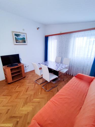 One-Bedroom Apartment with Terrace and Sea View image 10