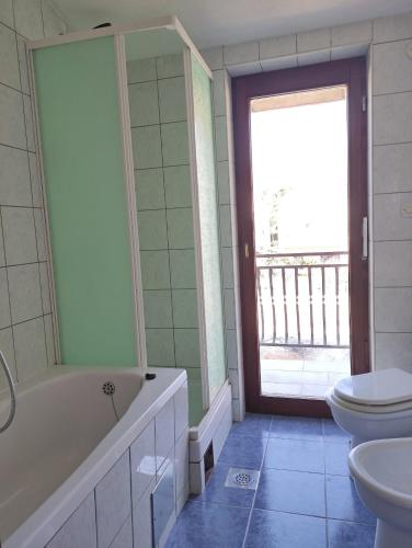 Two-Bedroom Apartment with Balcony and Sea View image 6