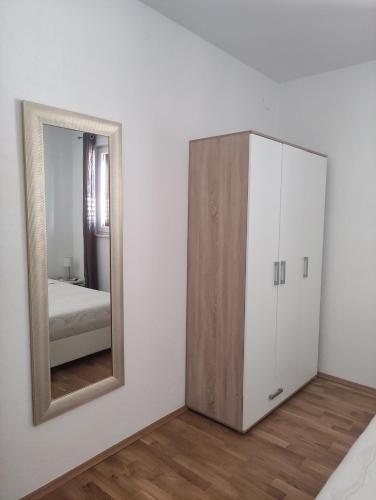 One-Bedroom Apartment image 9