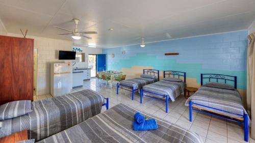 Koplietošanas atpūtas telpa ar TV, Ash's Holiday Units in Karumba