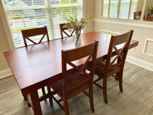 Mid Term Renters Love This Home! Come Stay With US! in Calabash, USA