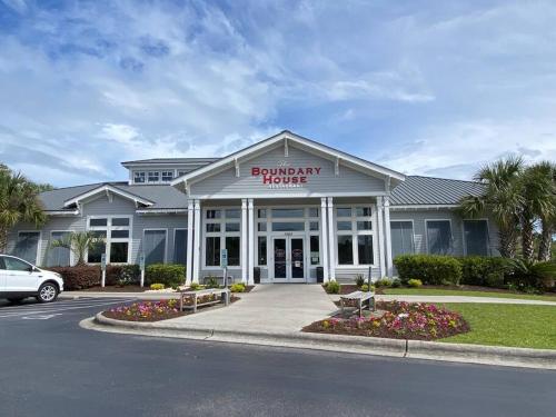 Mid Term Renters Love This Home! Come Stay With US! in Calabash, USA