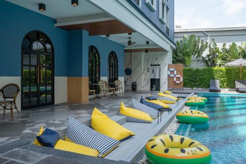 สระว่ายน้ำ, โคซี่ บลู สุวรรณภูมิ (Cozy Blu Suvarnabhumi) in สนามบินสุวรรณภูมิ