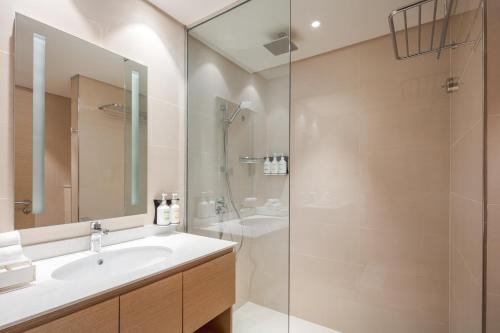 445365639 Holiday Inn & Suites - Dubai Science Park by IHG