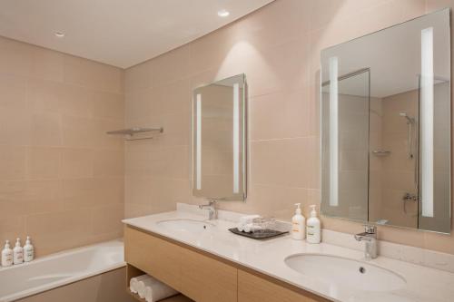 445365641 Holiday Inn & Suites - Dubai Science Park by IHG