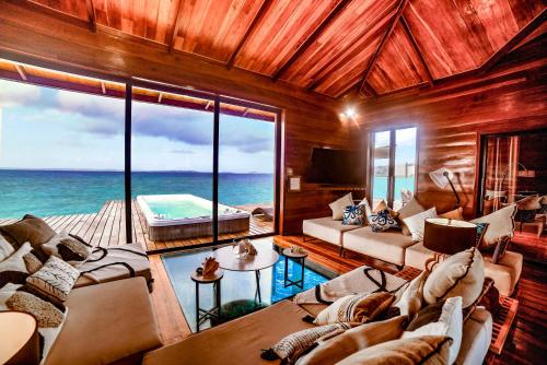 Eco-Lodge Bocas Coral Reef - Over water villa & birds house in Isla San Cristobal