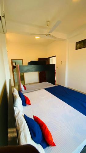 Deluxe Double Room (2 Adults + 1 Child) image 10