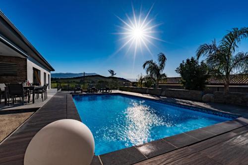 Afa, proche d Ajaccio, Magnifique Villa 4 pers avec Piscine privée et vue montagne