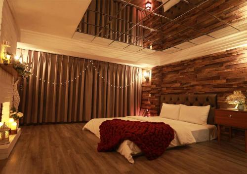 Mix Boutique Hotel 186 Hoàng Ngân - by Bay Luxury