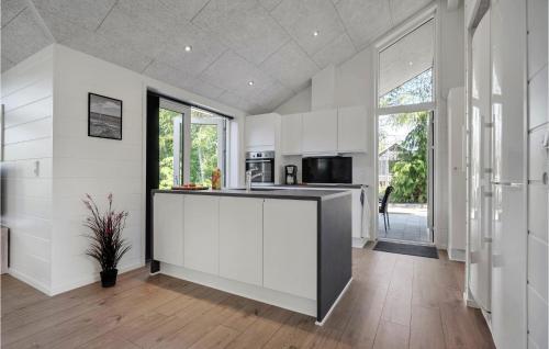 Cocina, Lovely Home In Glesborg With Sauna in Glesborg