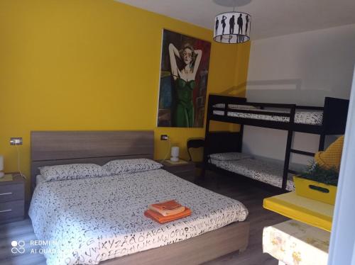 1 king bed, 2 bunk beds