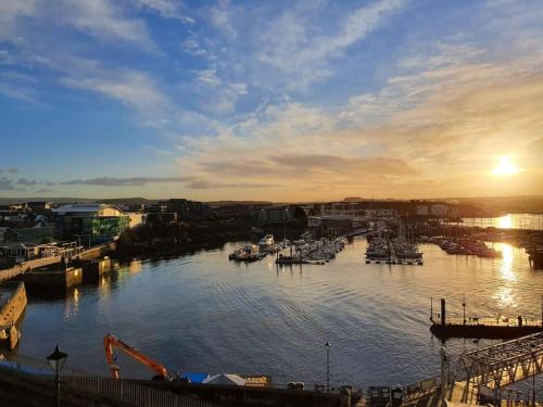 Apartment with a view, perfect for breaks and WFH - Plymouth