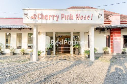 Cherry Pink Hotel Medan RedPartner