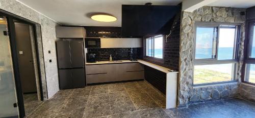 מבנים בים 75 Suites at sea in Kiryat Yam