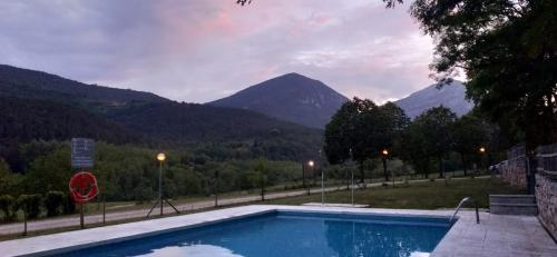 Zwembad, Càmping - Bungalows La soleia d'Oix (Camping - Bungalows La soleia d'Oix) in Montagut i Oix