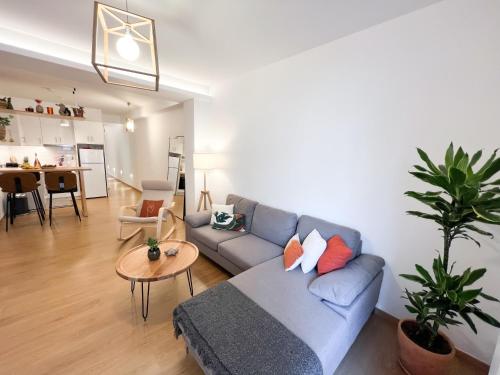 Comfy 2 BDR Apt in Petralona - Next to metro 3