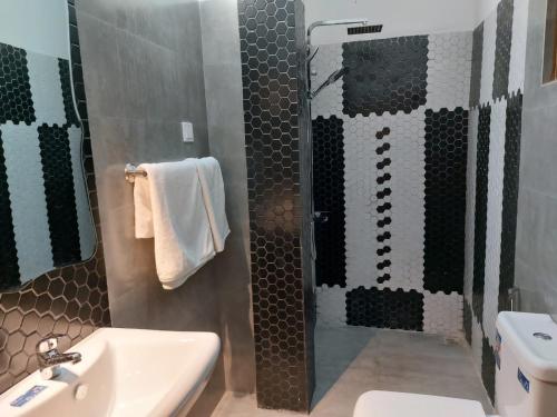 Standard Quadruple Room image 6