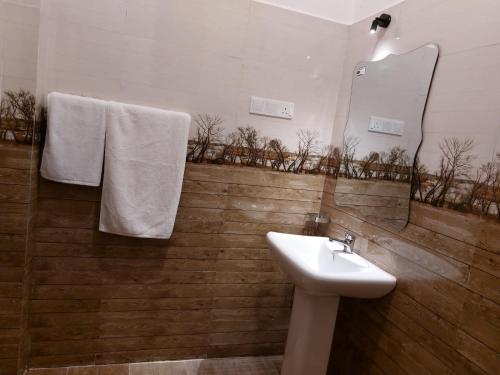 Deluxe Double Room (2 Adults + 1 Child) image 3