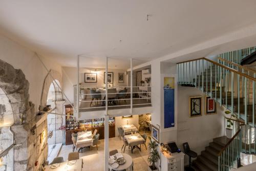 Leonis Restaurant & Rooms – Split, MD