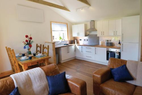 Pen Dragon - 2 Bedroom Cottage - Pen-Clawdd