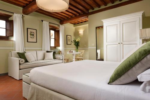 1 queen bed, 1 sofa bed