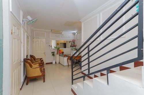 Lobby, Urbanview Hotel Syariah Near Gelora Delta Sidoarjo near Rumah Sakit Delta Surya