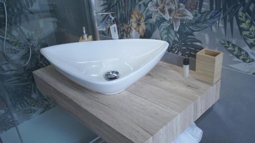 Triple Room with Private Bathroom image 1