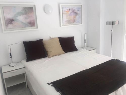 Apartment Sleeps 4 Near Beach