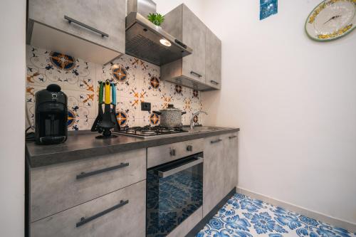 кухня, Palazzo De Gregorio Apartment Napoli in Сант Антоніо Абате